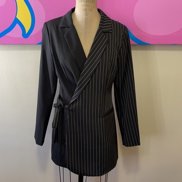 Vera & Lucy 1/2 Pinstripe 1/2 Solid Wrap Front Blazer NWT - Picture 2 of 16